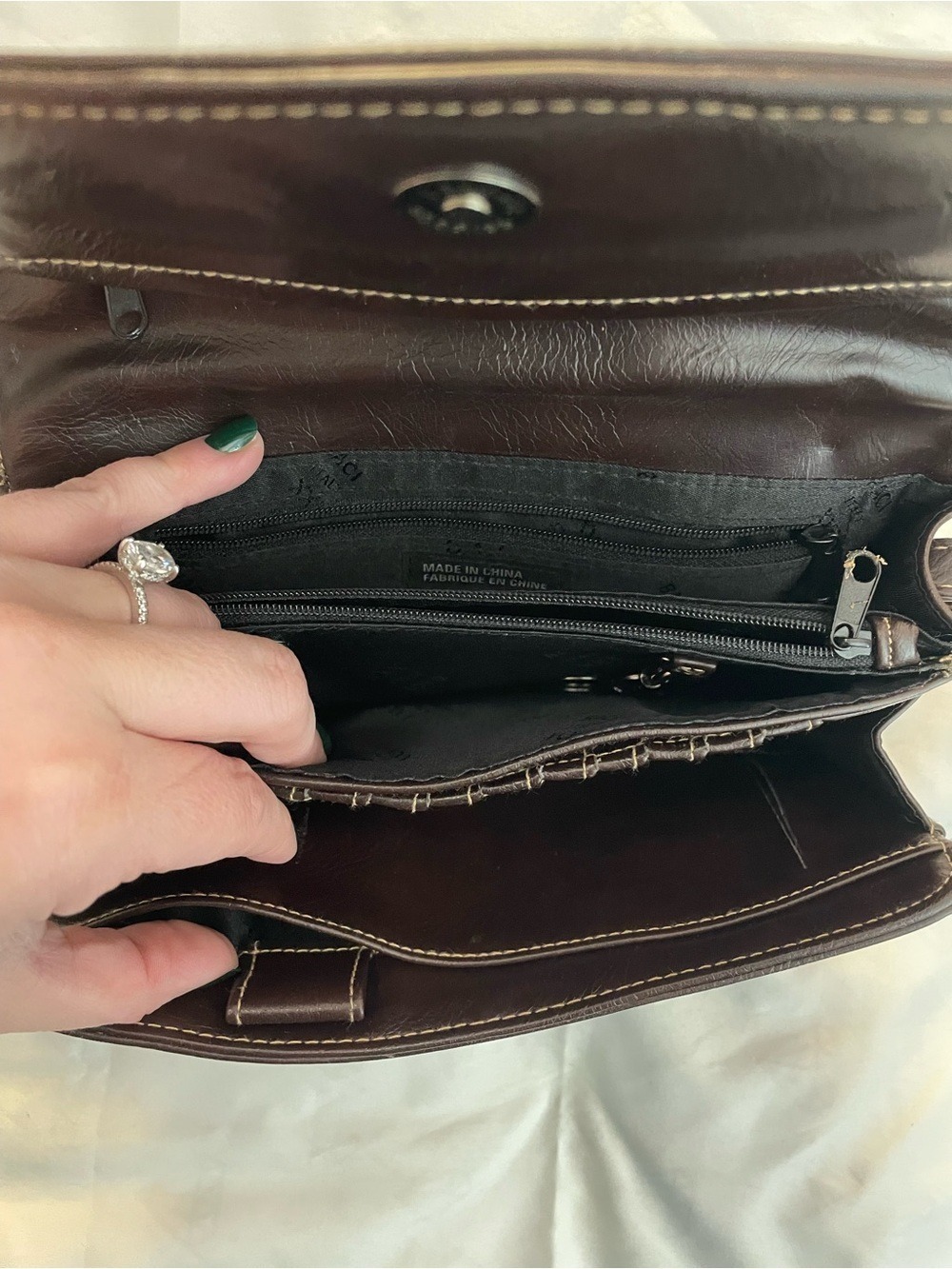 Classic Brown Leather Crossbody Bag - Timeless Everyday Style - Picture 5 of 7